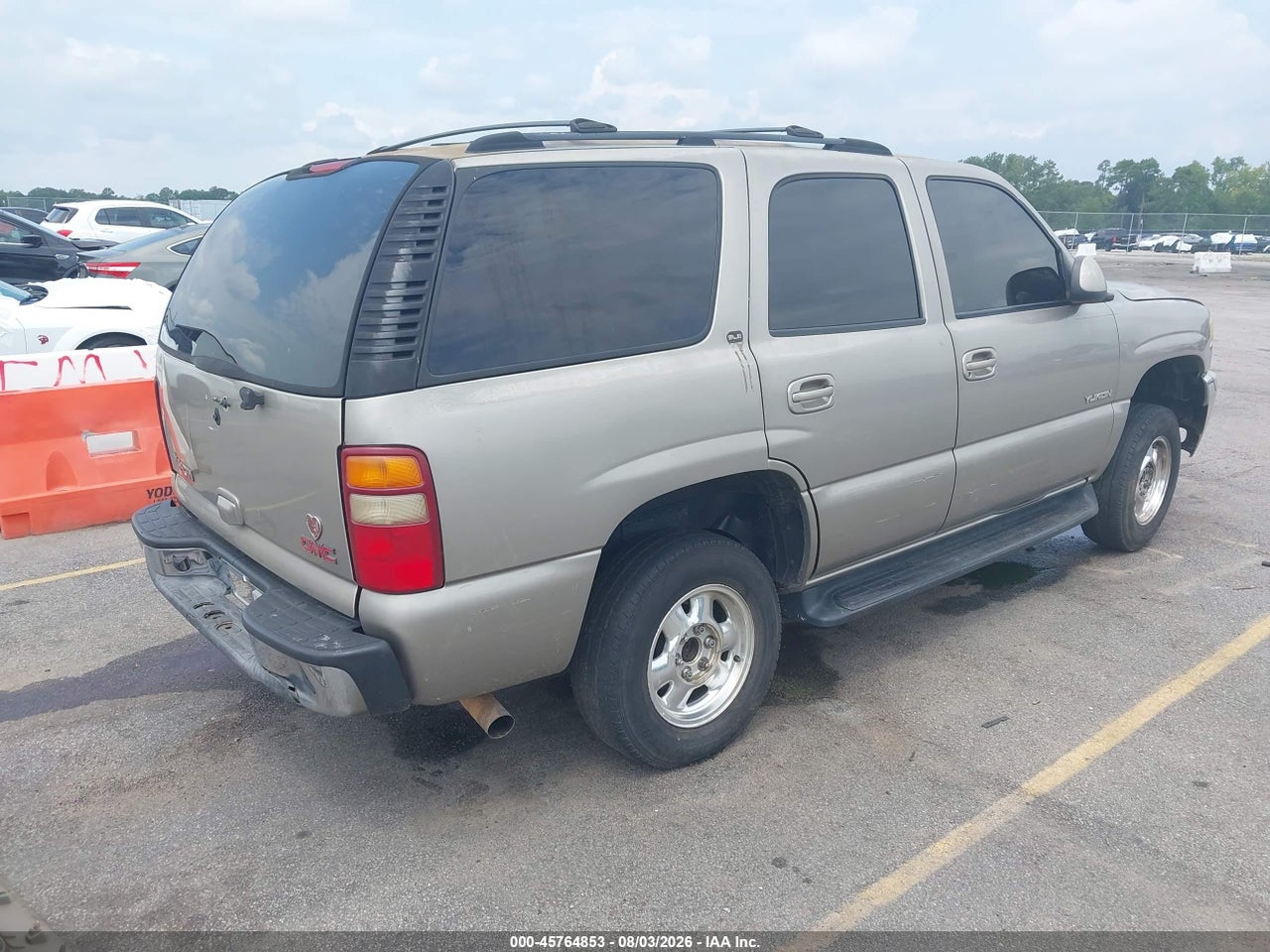 2001 GMC YUKON SLE · 4/11