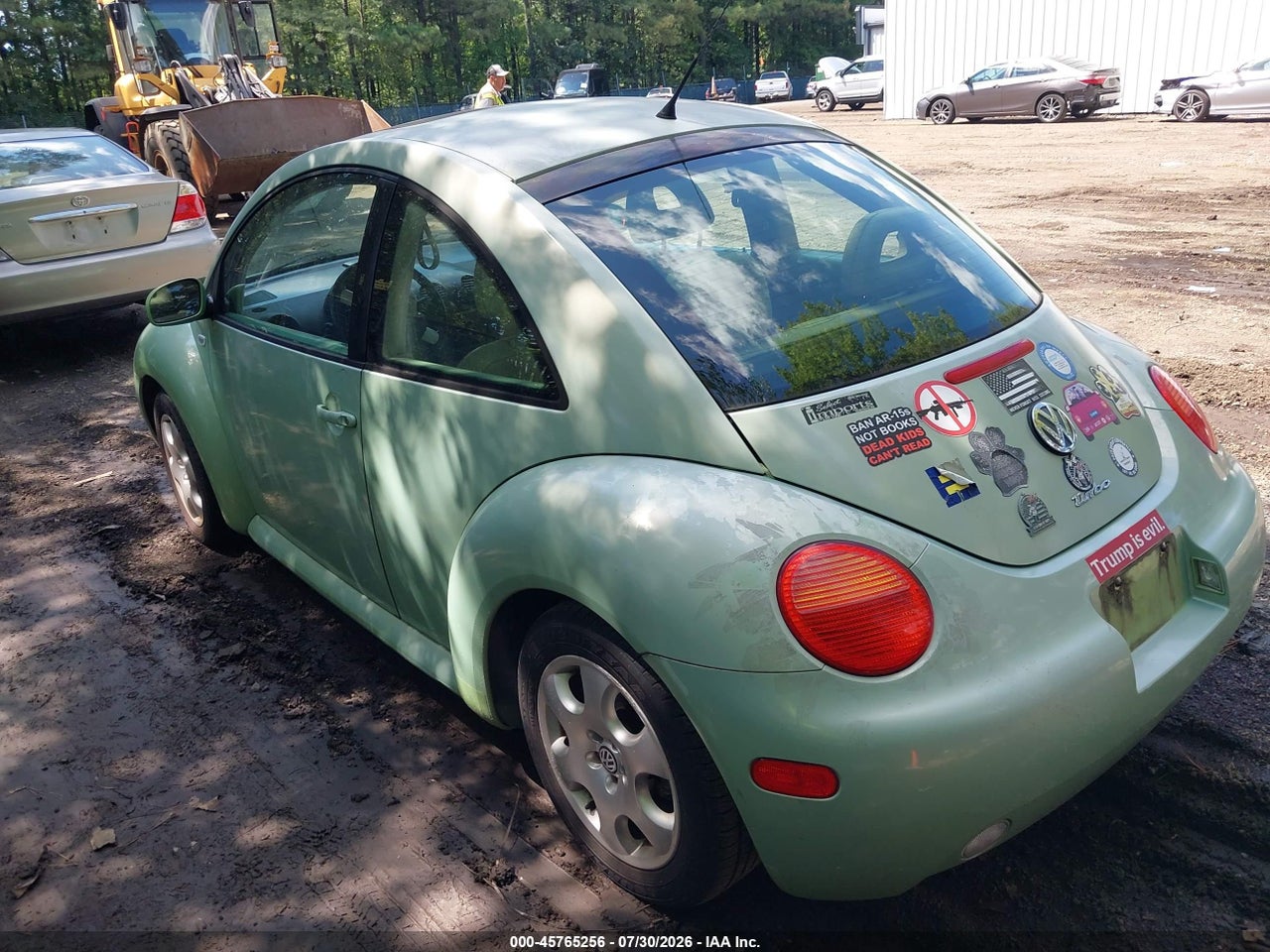 2002 VOLKSWAGEN NEW BEETLE GLX · 3/11