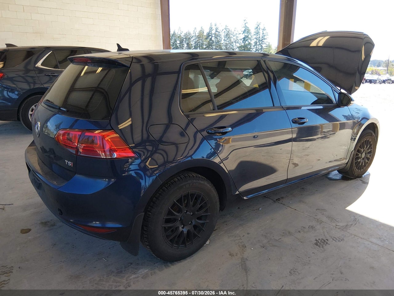 2015 VOLKSWAGEN GOLF TSI S 4-DOOR · 4/11