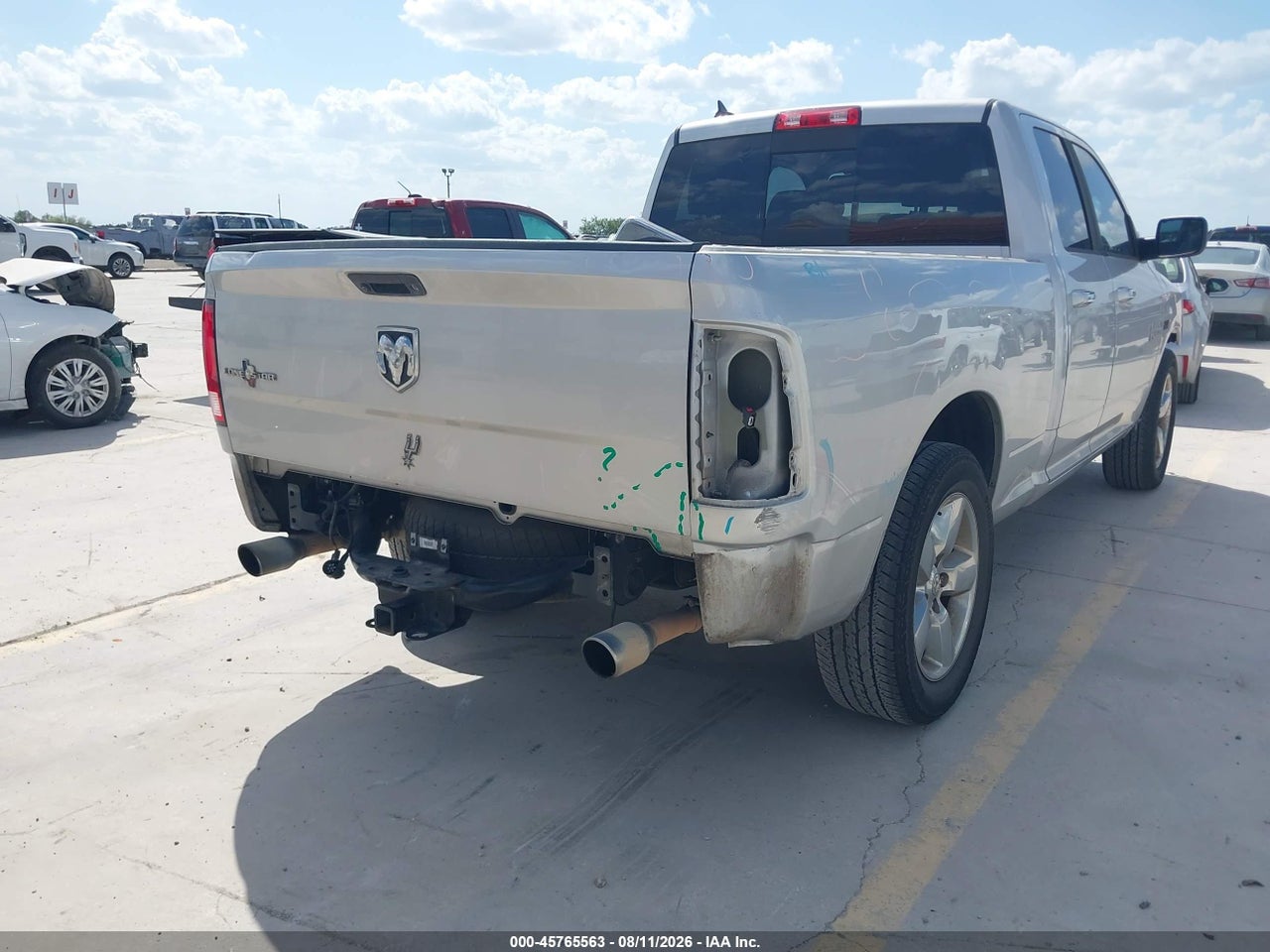 2016 RAM 1500 SLT · 4/11