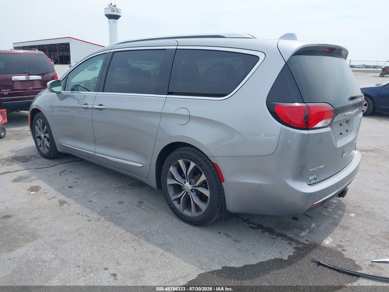 2017 CHRYSLER PACIFICA LIMITED · 3/11