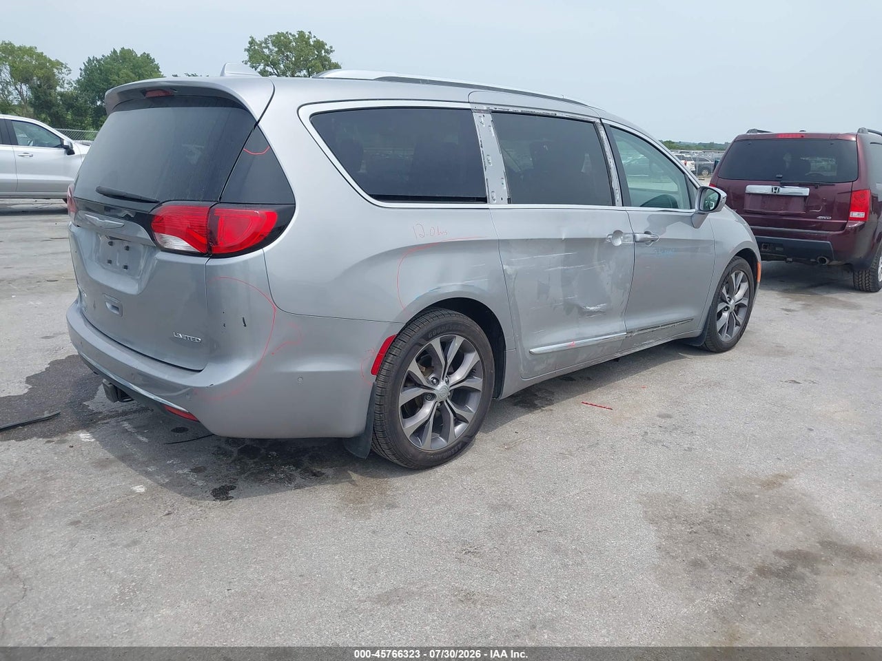 2017 CHRYSLER PACIFICA LIMITED · 4/11