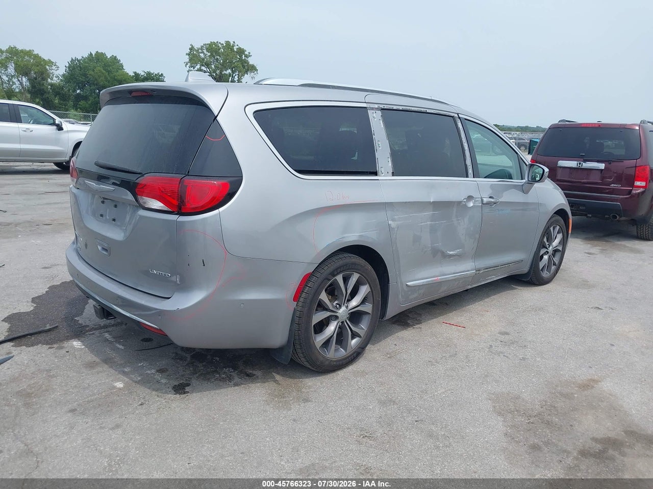 2017 CHRYSLER PACIFICA LIMITED · 6/11