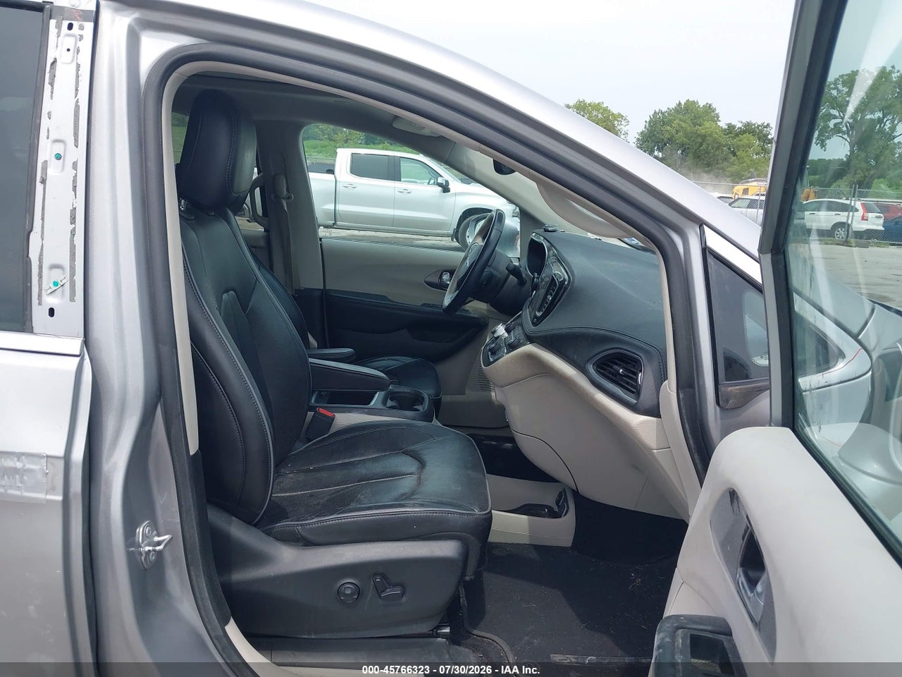 2017 CHRYSLER PACIFICA LIMITED · 5/11