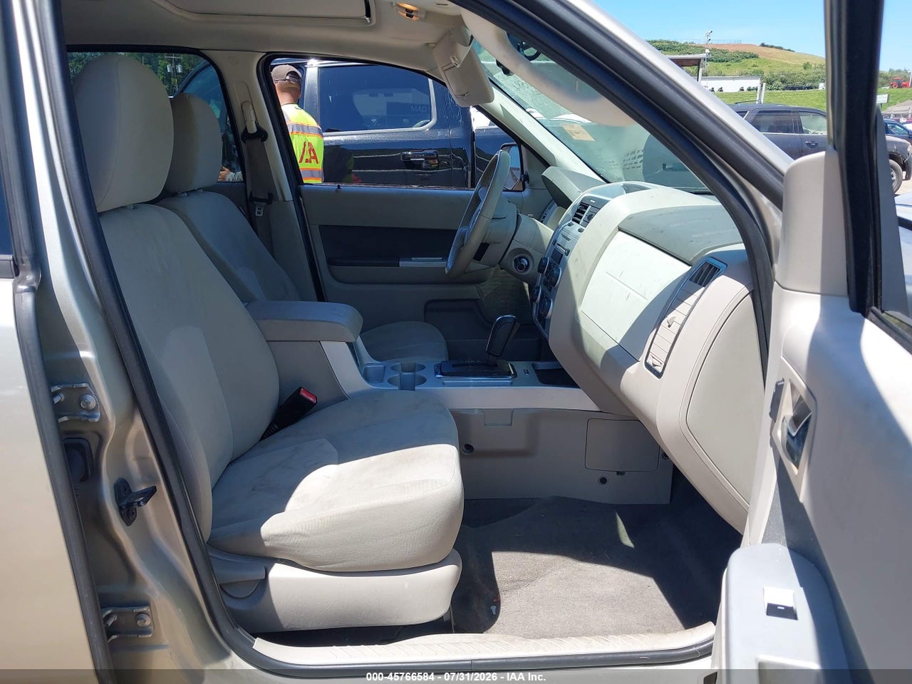 2010 MERCURY MARINER   · 5/11