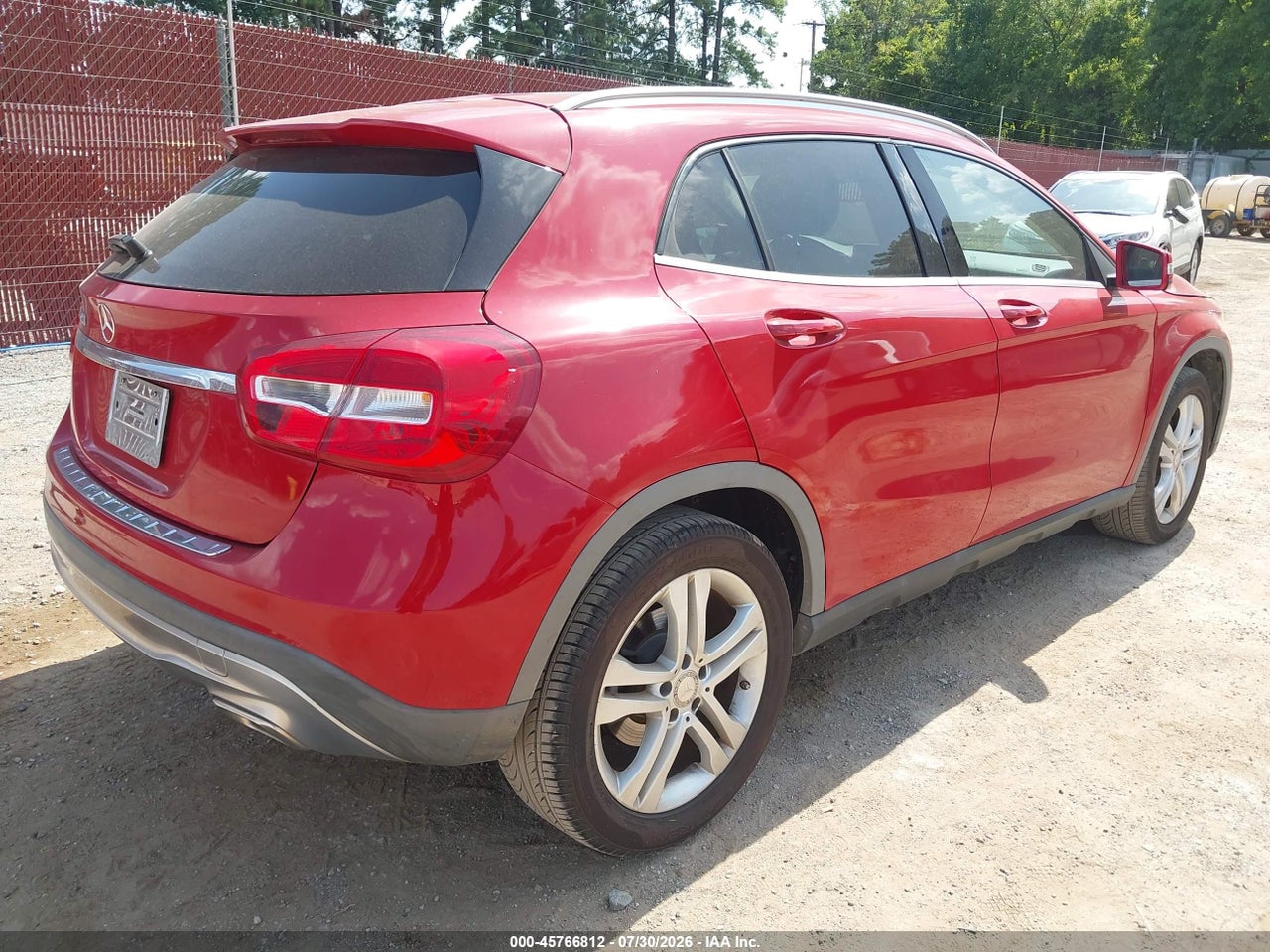 2015 MERCEDES-BENZ GLA 250   · 4/11