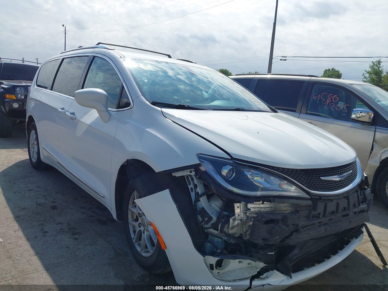 2C4RC1BG8LR****** · 2020 CHRYSLER PACIFICA TOURING L
