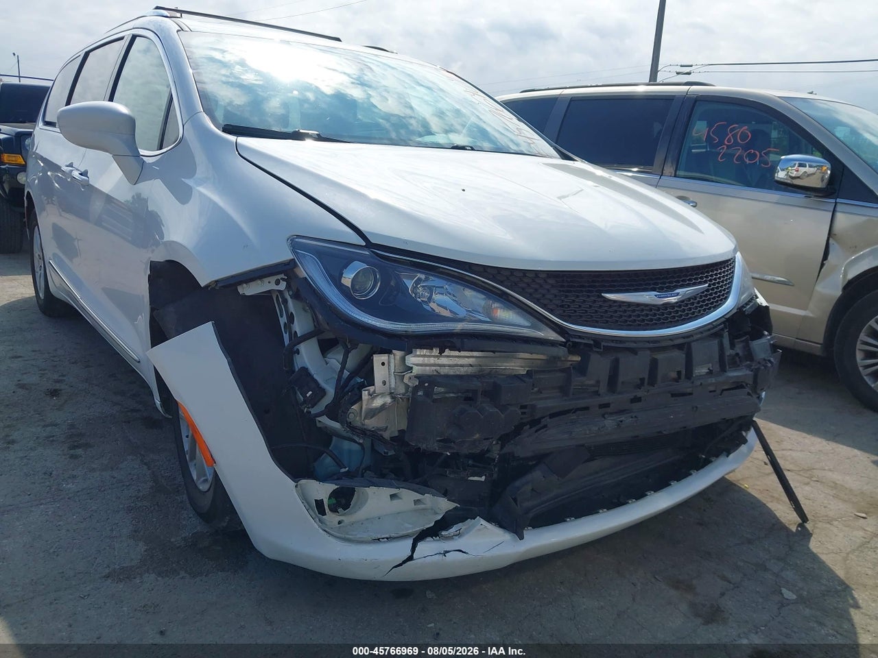 2C4RC1BG8LR****** · 2020 CHRYSLER PACIFICA TOURING L · 6/11