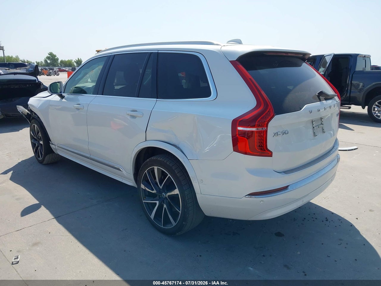2023 VOLVO XC90 B6 PLUS 7-SEATER · 3/11