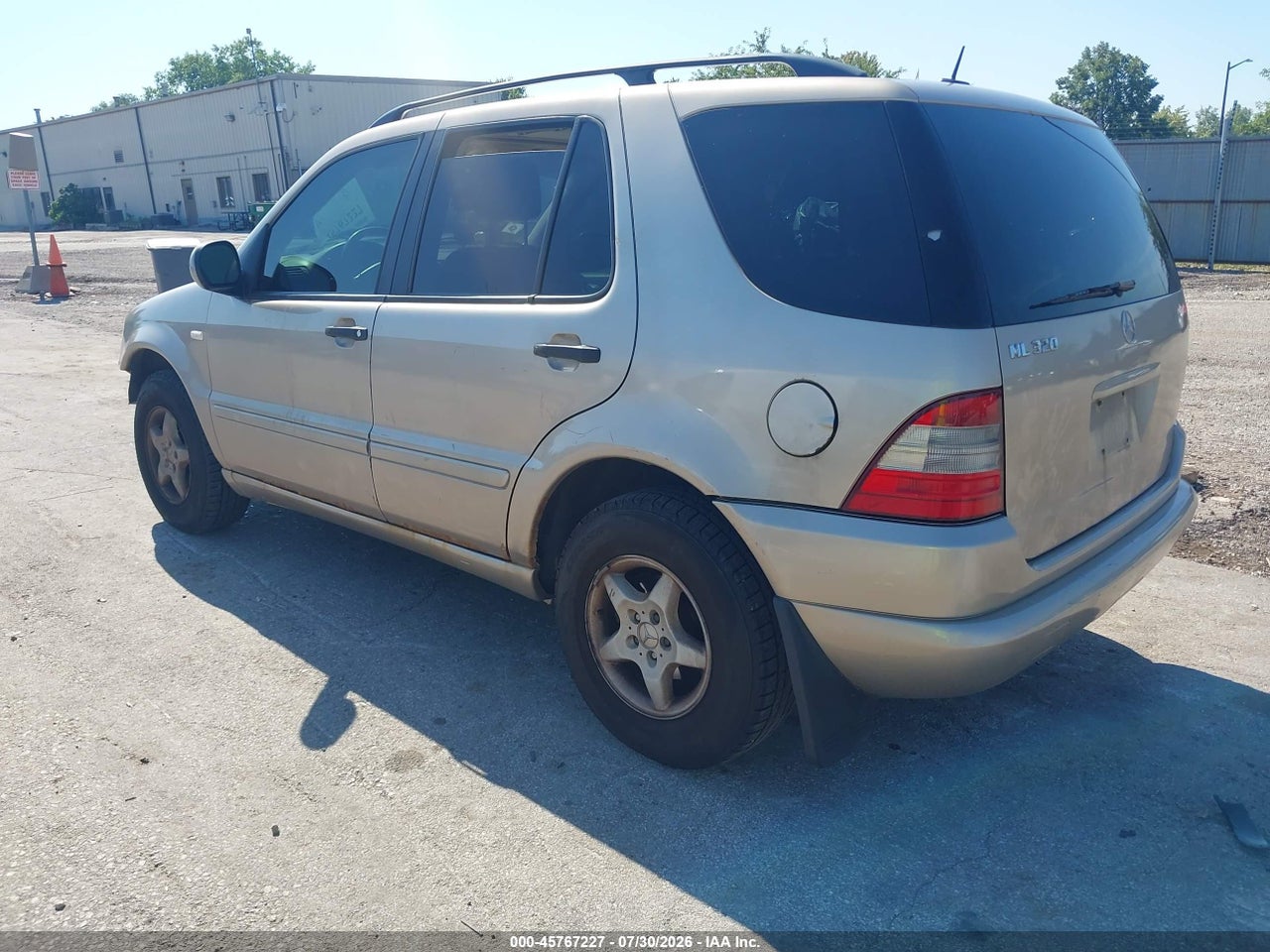 2001 MERCEDES-BENZ ML 320   · 3/11