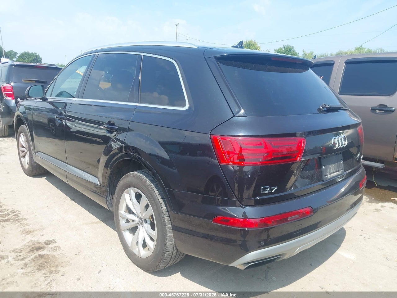 WA1LAAF75HD****** · 2017 AUDI Q7 3.0T PREMIUM · 3/11