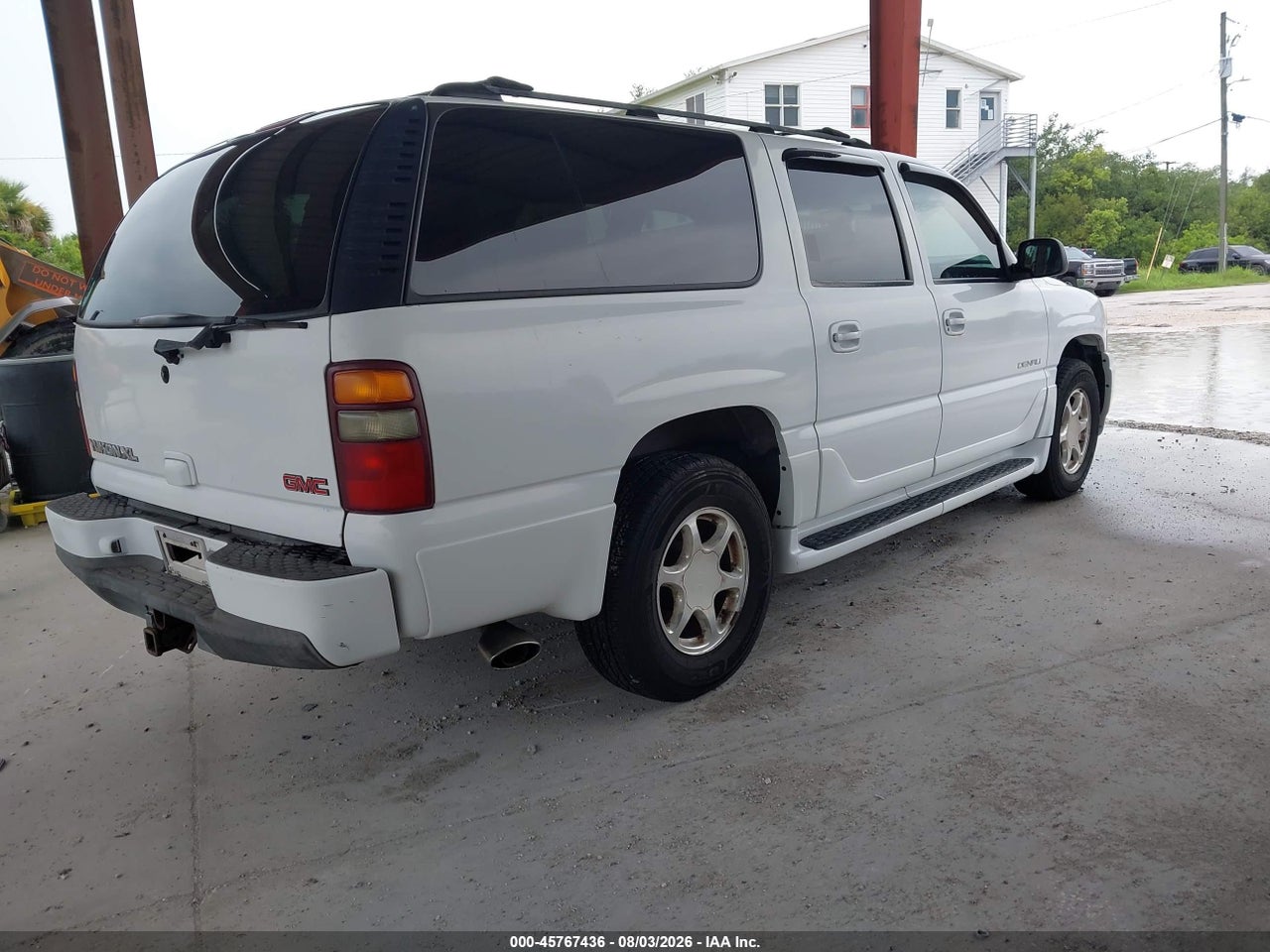 2001 GMC YUKON XL 1500 DENALI · 4/11