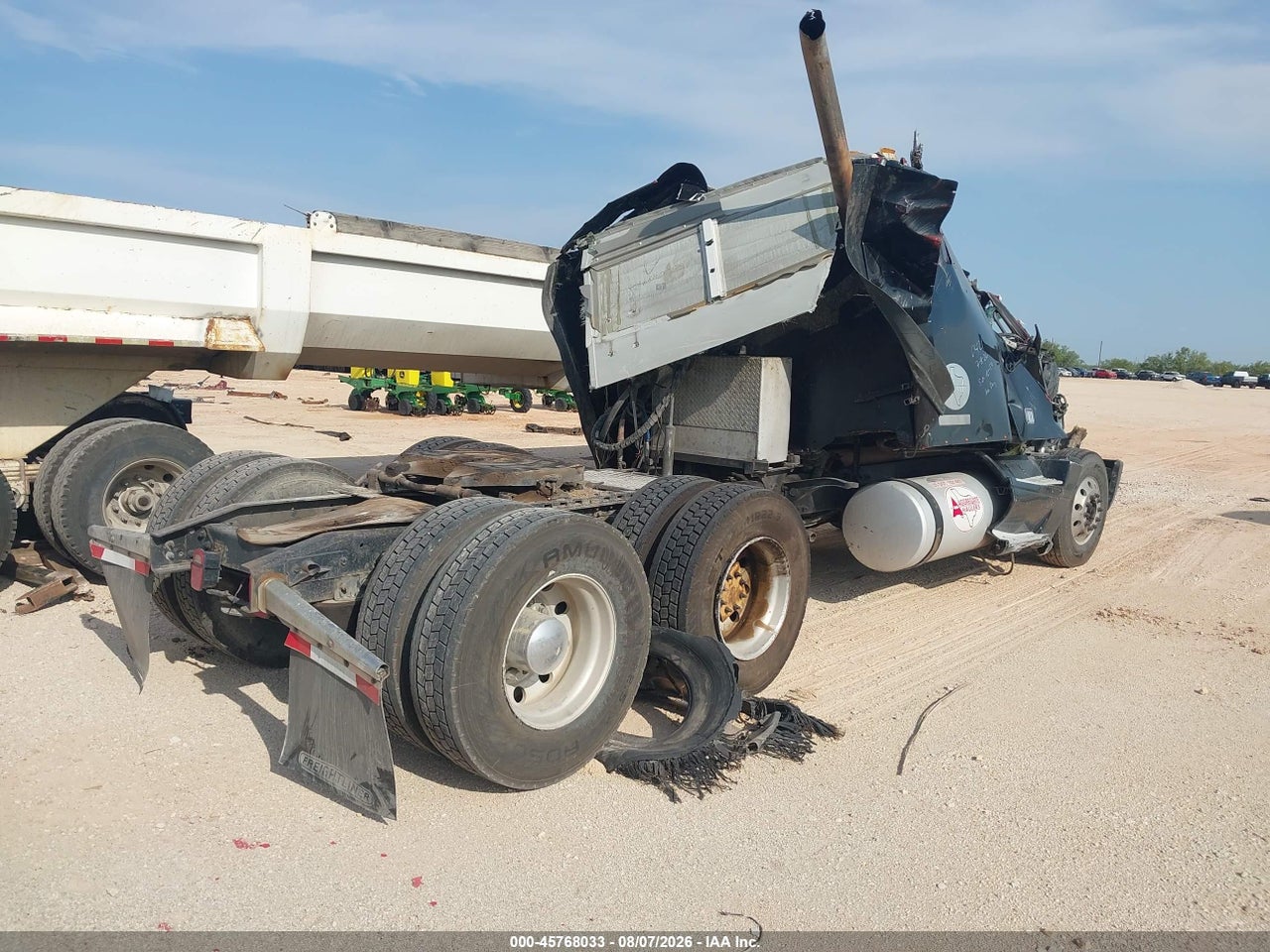 2001 FREIGHTLINER CONVENTIONAL FLD120 · 4/10