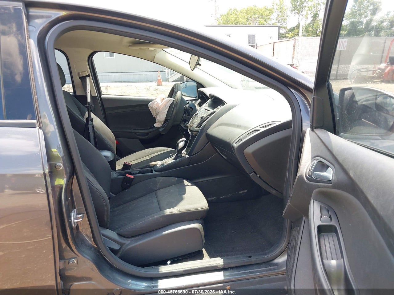 1FADP3F22FL****** · 2015 FORD FOCUS SE · 5/11