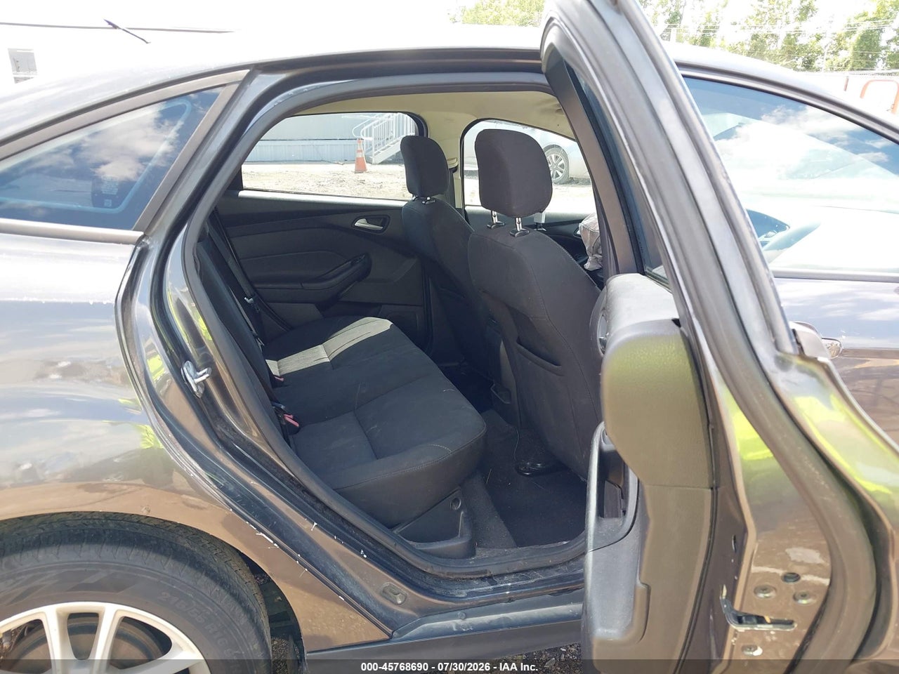 1FADP3F22FL****** · 2015 FORD FOCUS SE · 8/11