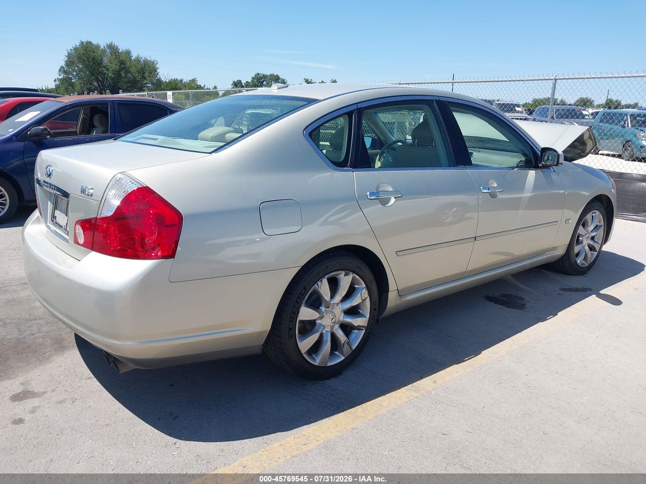 2006 INFINITI M35   · 4/11