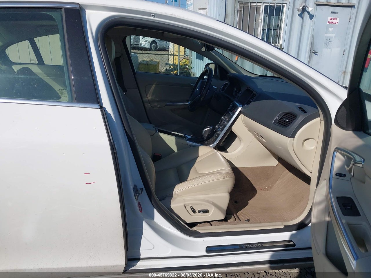 2014 VOLVO S60 T5 · 5/11