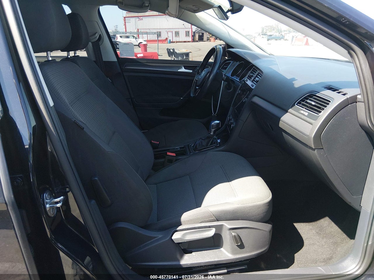2019 VOLKSWAGEN E-GOLF SE · 5/11