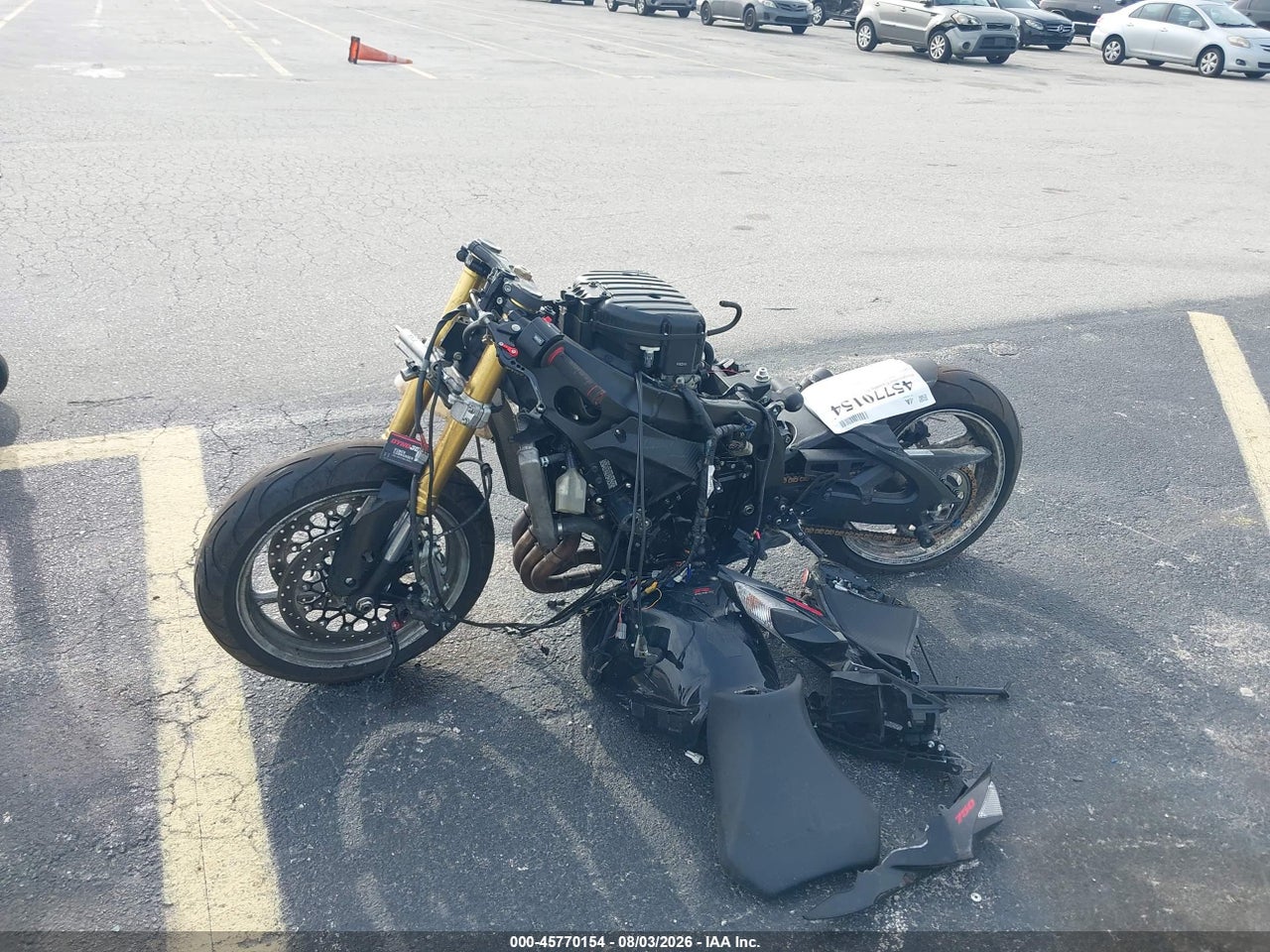 2018 SUZUKI GSX-R750 · 2/10