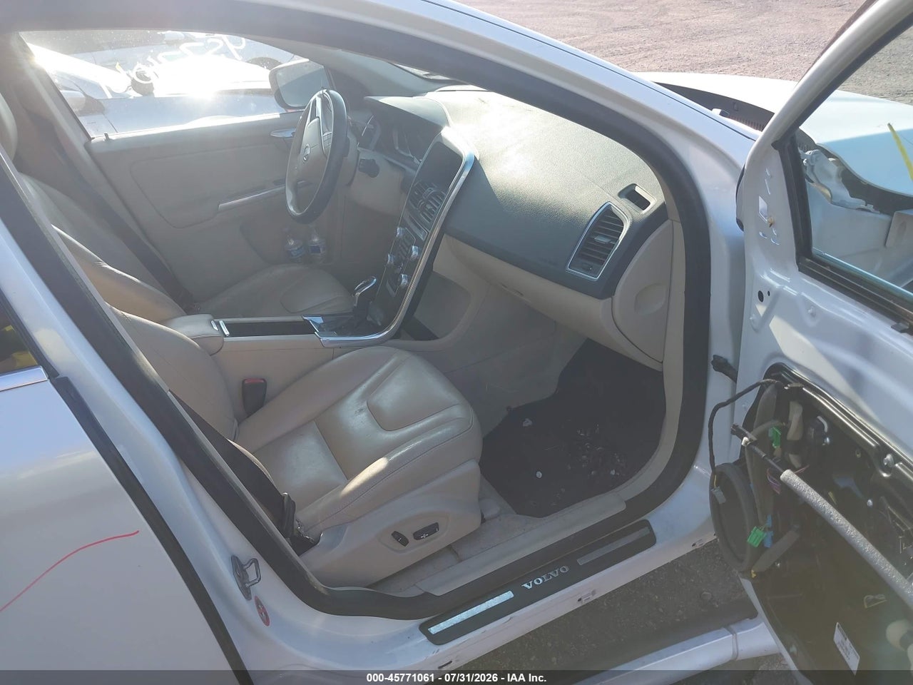 2015 VOLVO XC60 T5/T5 PREMIER · 5/11