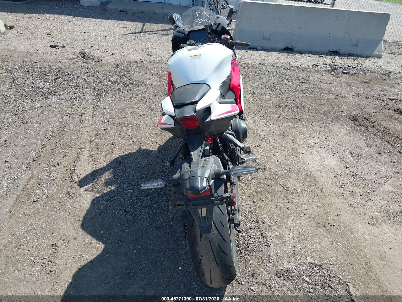 2025 YAMAHA YZF890 · 6/10
