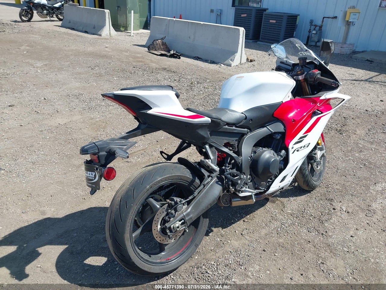 2025 YAMAHA YZF890 · 4/10