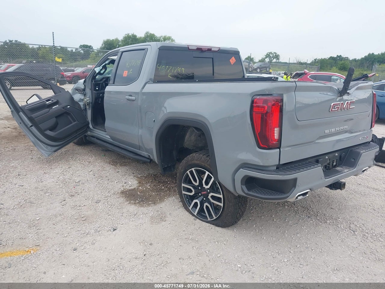 2024 GMC SIERRA 1500 4WD  SHORT BOX AT4 · 3/11