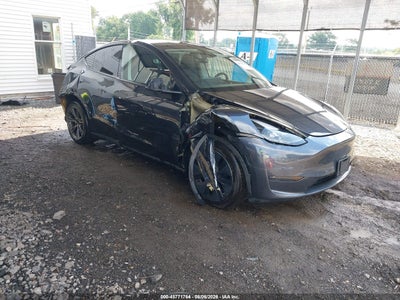 7SAYGDED7RF****** · 2024 TESLA MODEL Y LONG RANGE SINGLE MOTOR REAR-WHEEL DRIVE/RWD