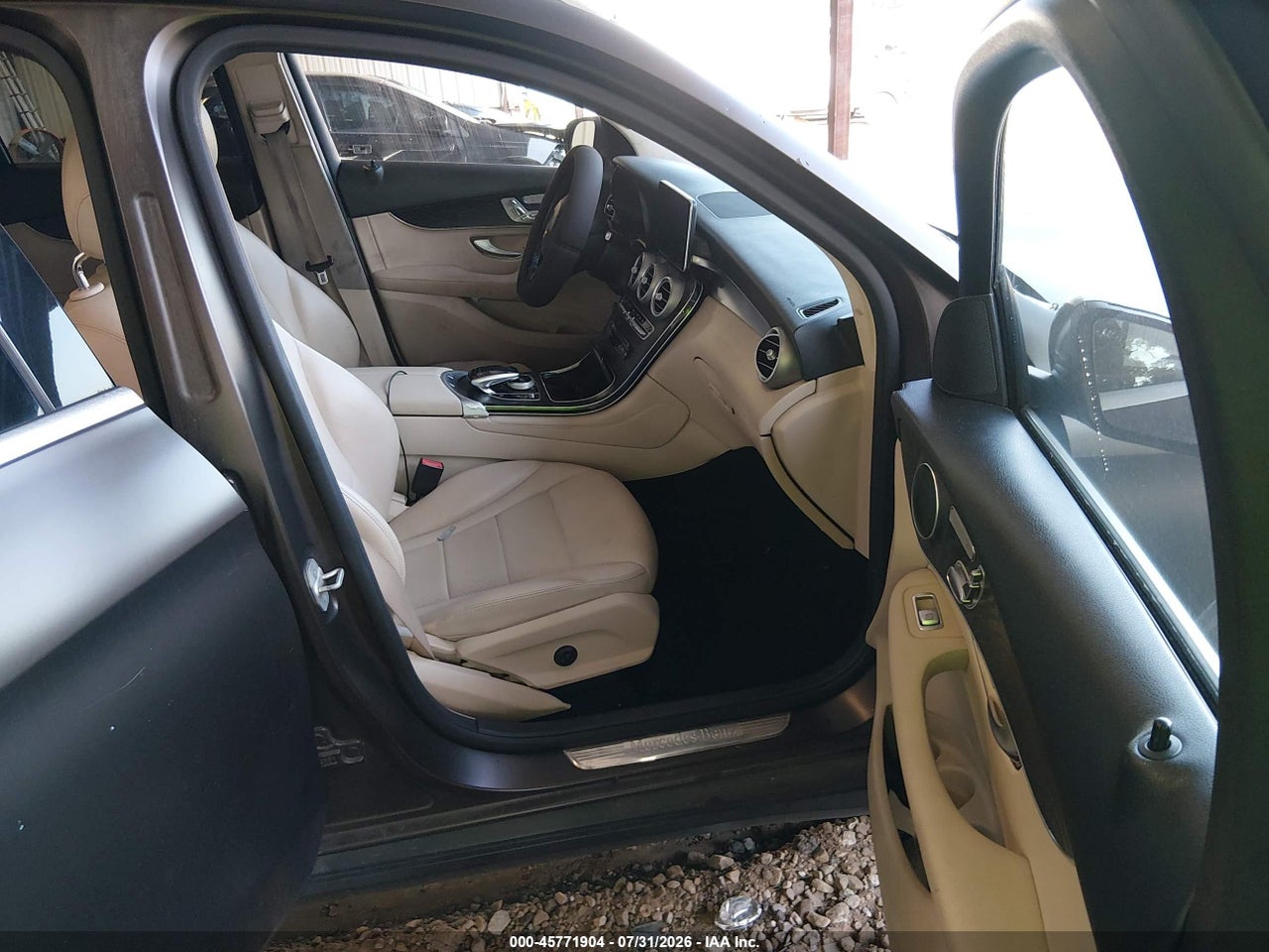 2016 MERCEDES-BENZ GLC 300 · 5/11