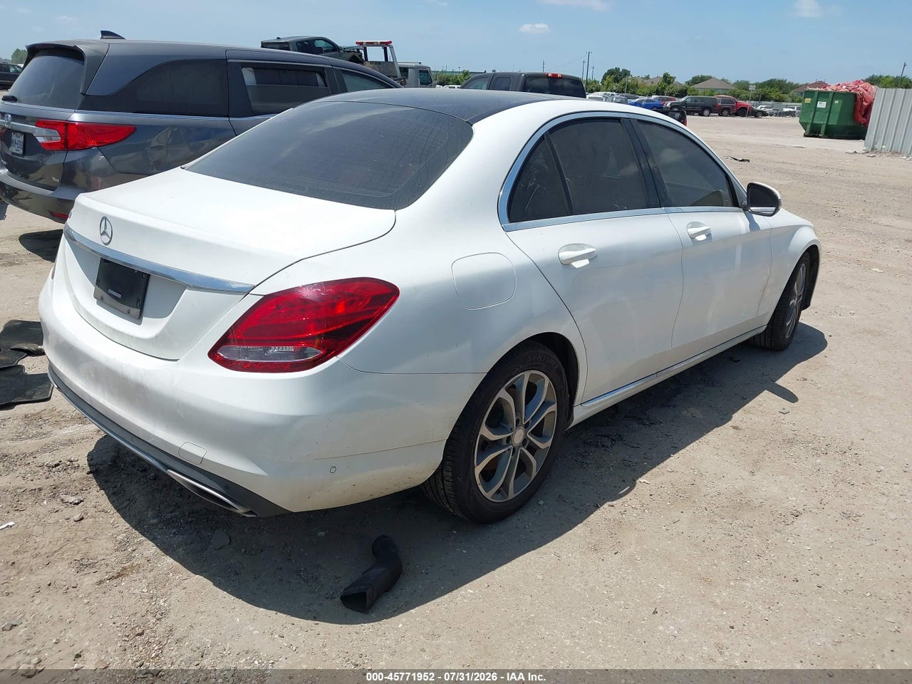2016 MERCEDES-BENZ C 300   · 4/11