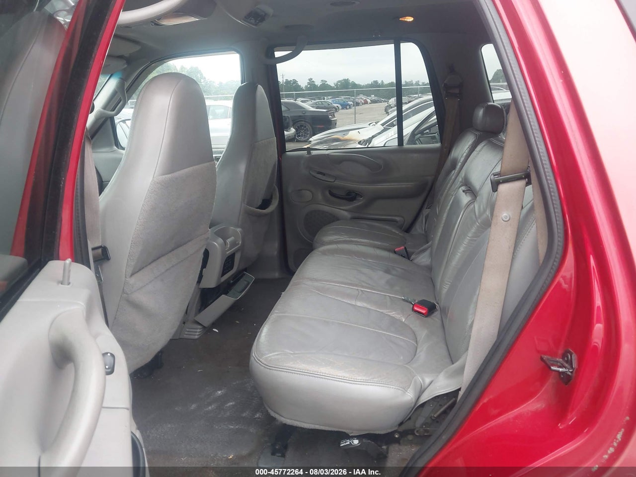 1FMRU15L2YL****** · 2000 FORD EXPEDITION XLT · 8/11