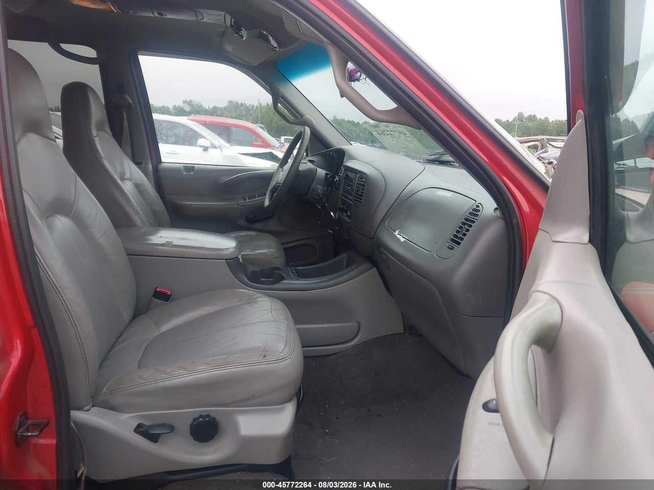 1FMRU15L2YL****** · 2000 FORD EXPEDITION XLT · 5/11