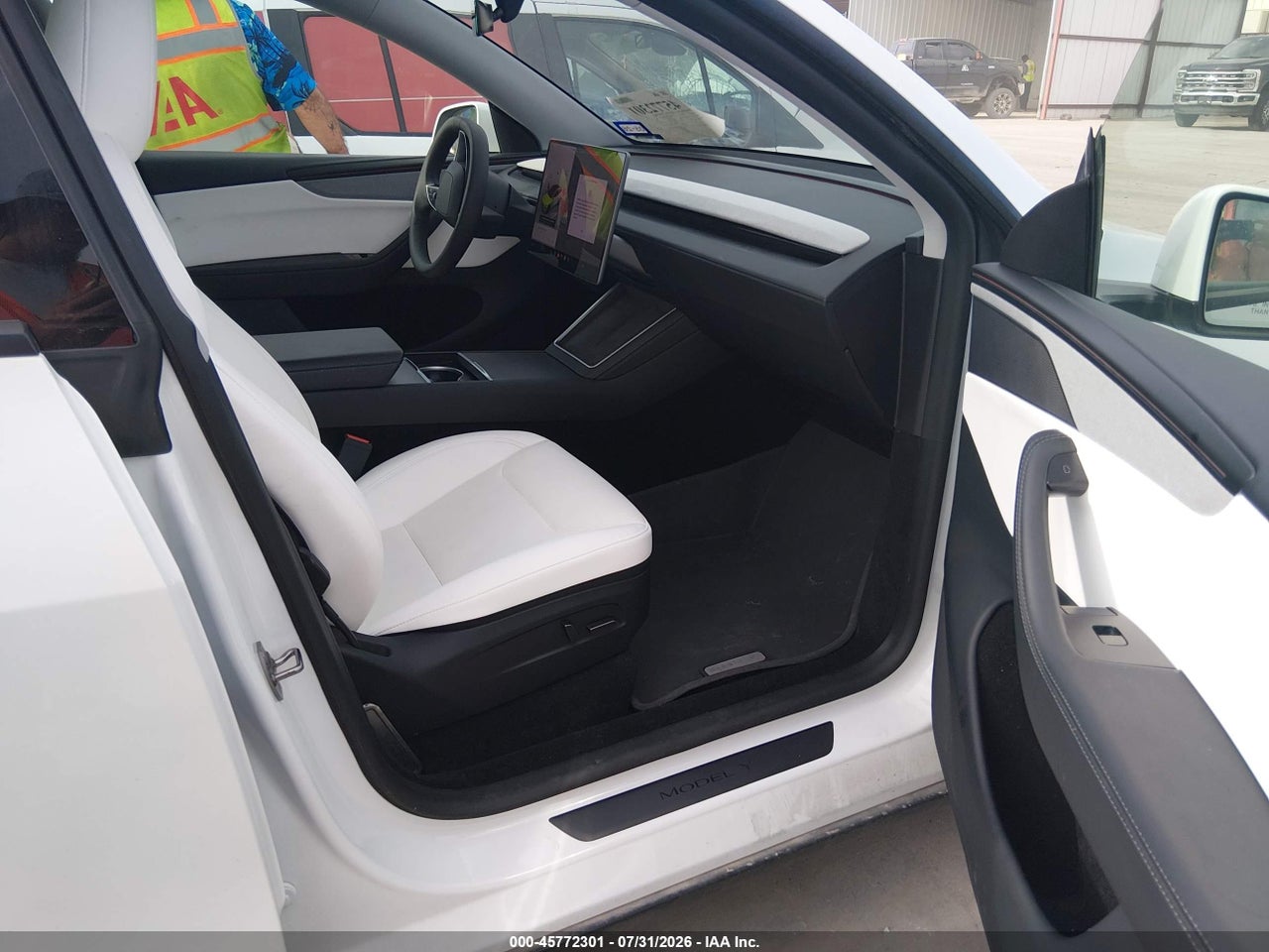 2026 TESLA MODEL Y · 5/11