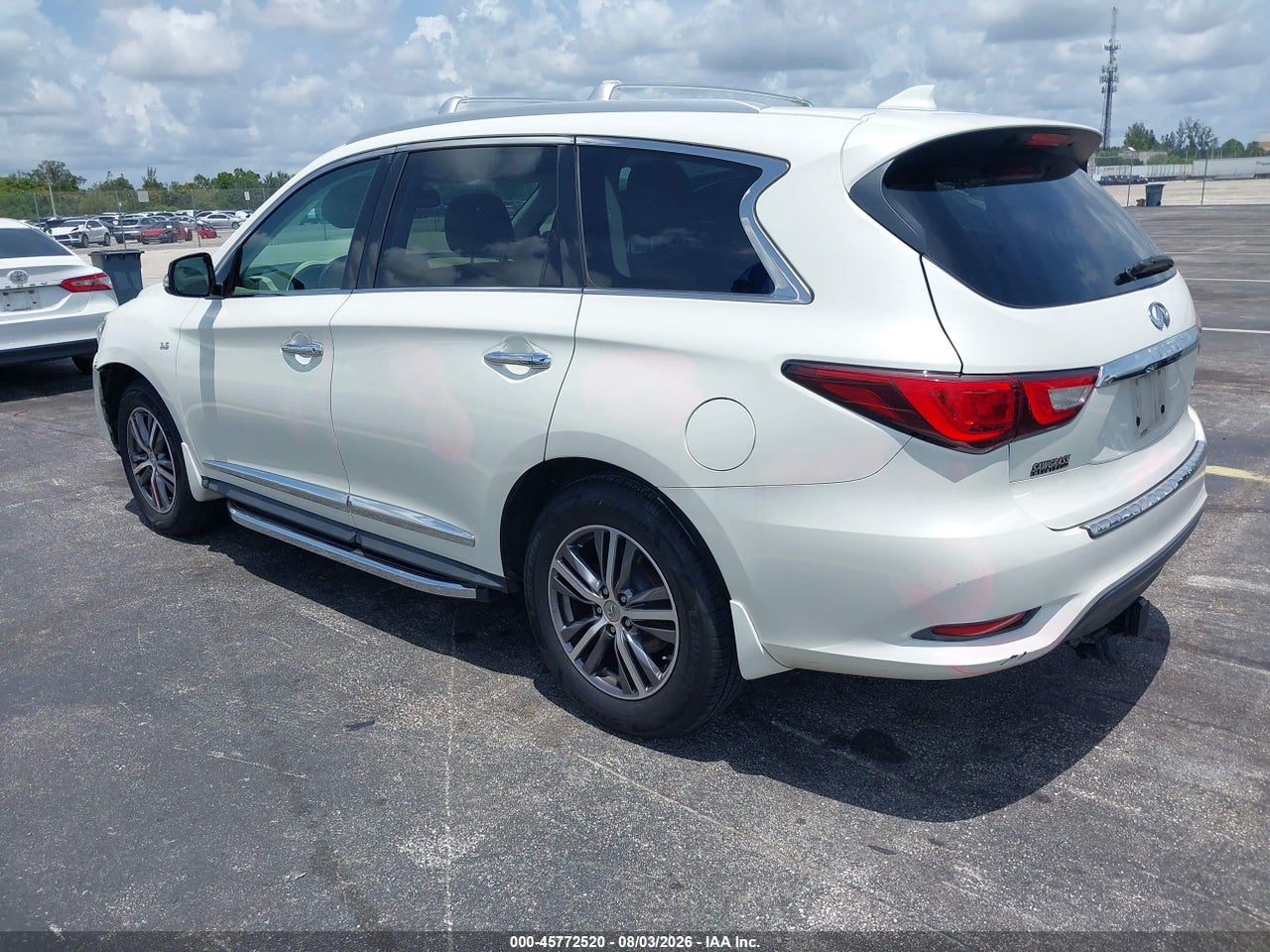 2017 INFINITI QX60 · 3/11