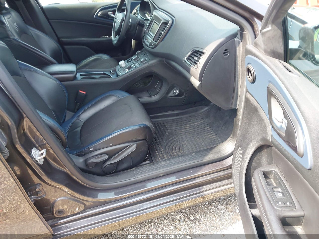 2015 CHRYSLER 200 S · 5/11