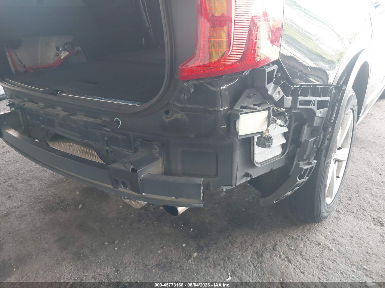2017 VOLVO XC90 T5 MOMENTUM · 6/11