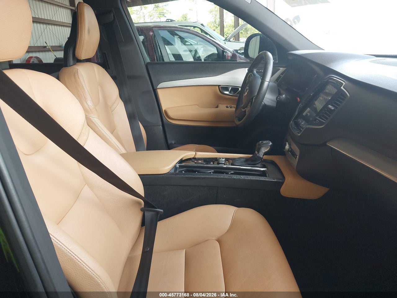 2017 VOLVO XC90 T5 MOMENTUM · 5/11