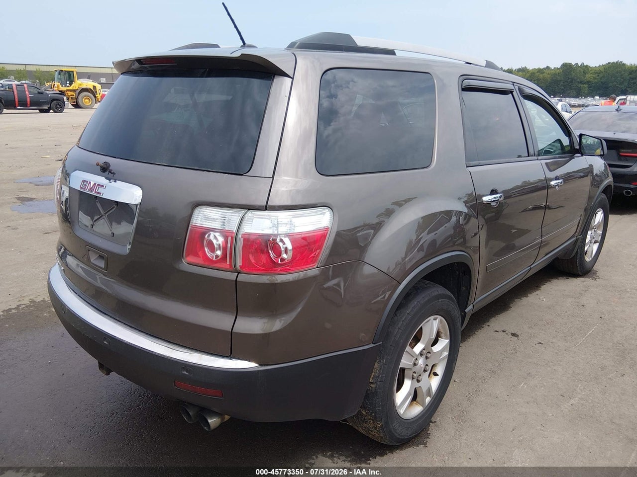 2011 GMC ACADIA SLE · 4/11
