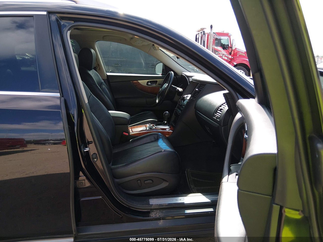 2016 INFINITI QX70 · 5/11