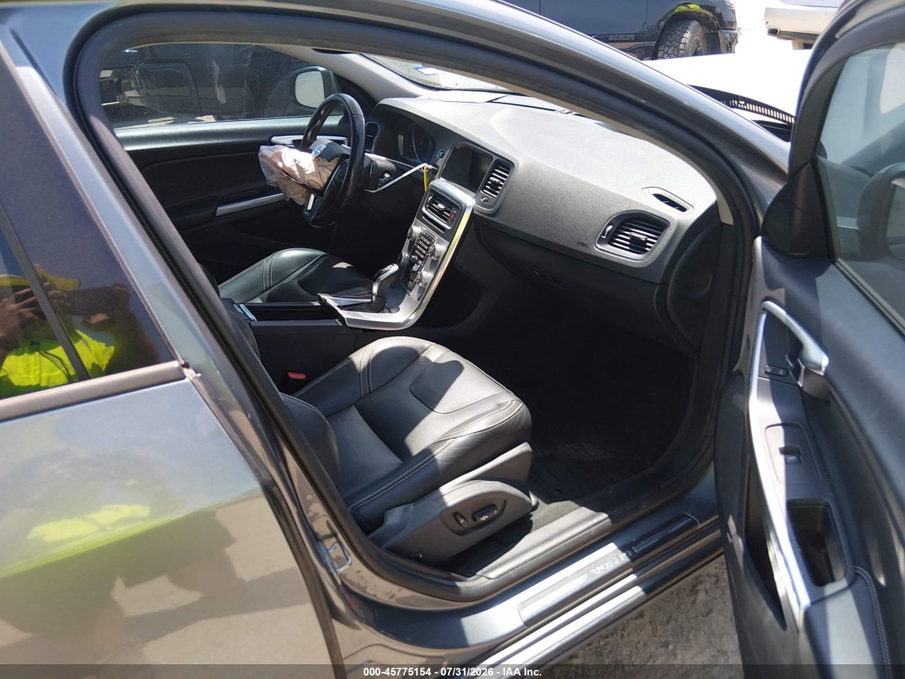 YV140MEL1J2****** · 2018 VOLVO V60 T5 DYNAMIC · 5/11