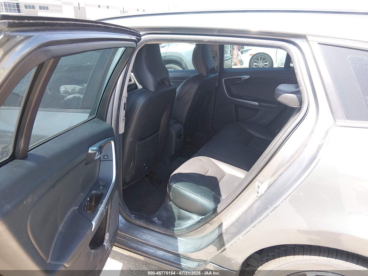 YV140MEL1J2****** · 2018 VOLVO V60 T5 DYNAMIC · 8/11