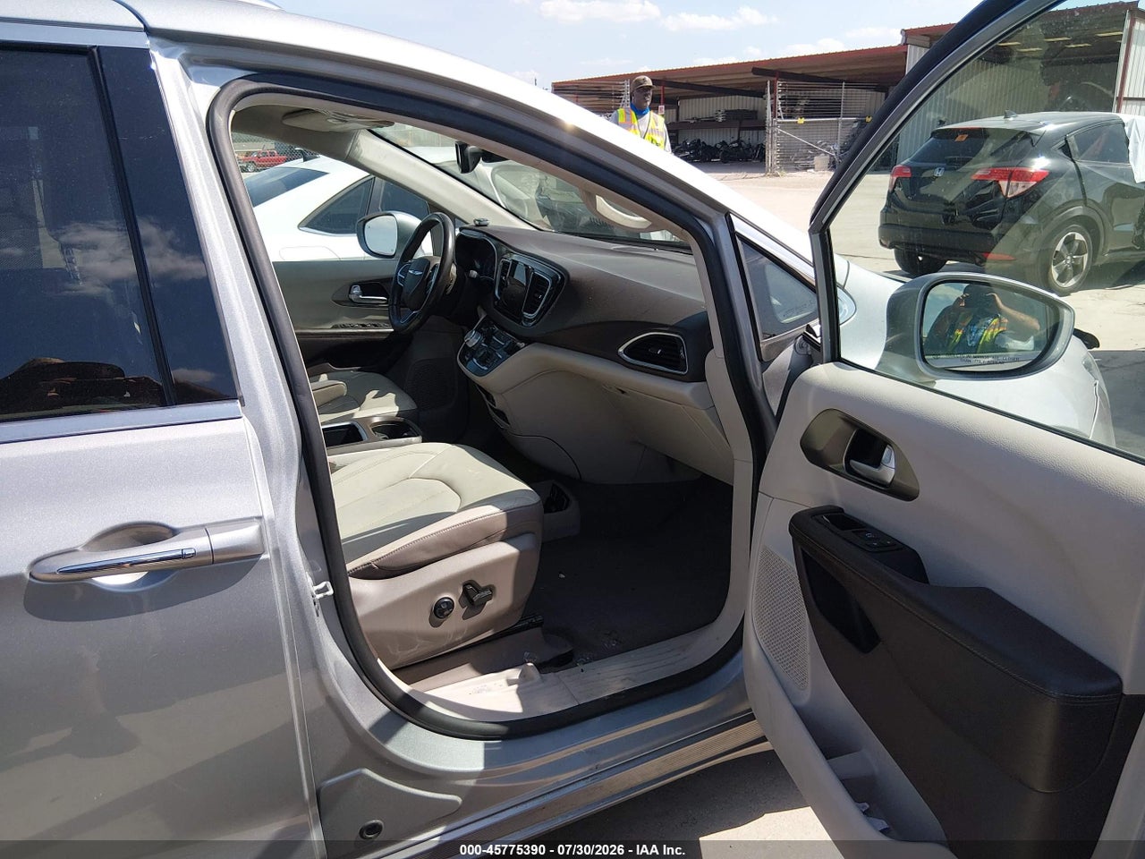 2017 CHRYSLER PACIFICA TOURING-L PLUS · 5/11
