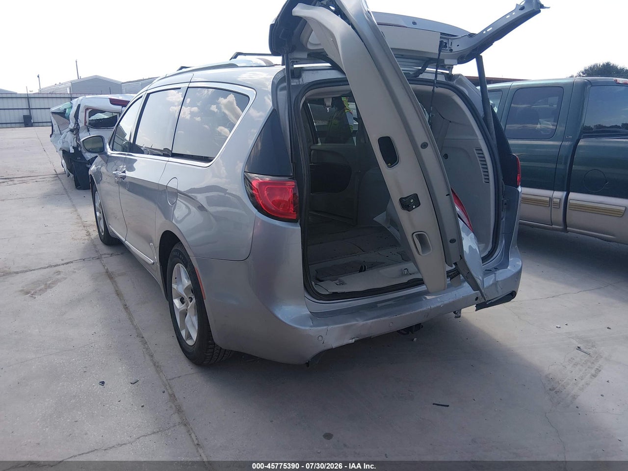 2017 CHRYSLER PACIFICA TOURING-L PLUS · 3/11