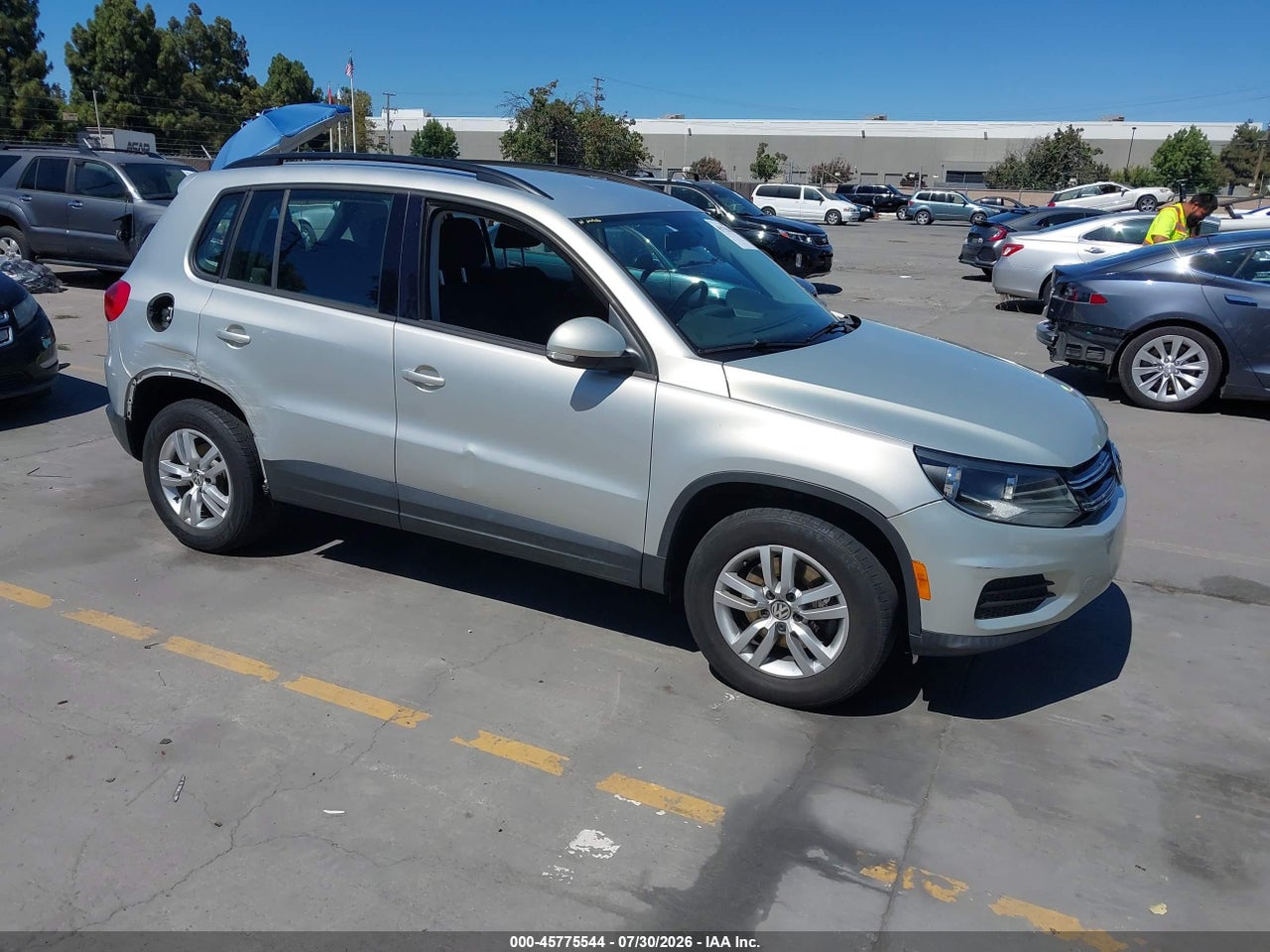 WVGBV7AXXFW****** · 2015 VOLKSWAGEN TIGUAN S