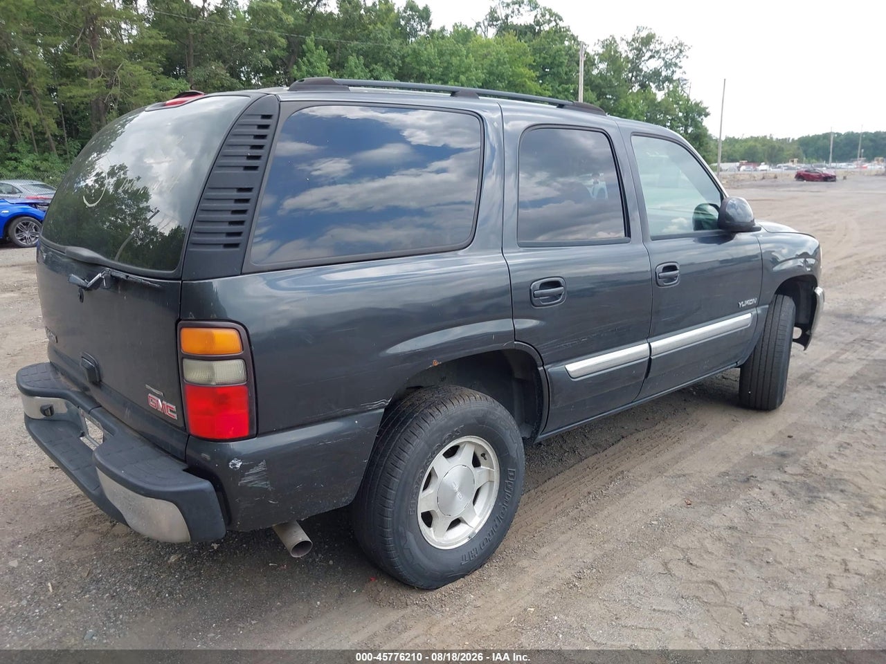 2004 GMC YUKON SLE · 4/10