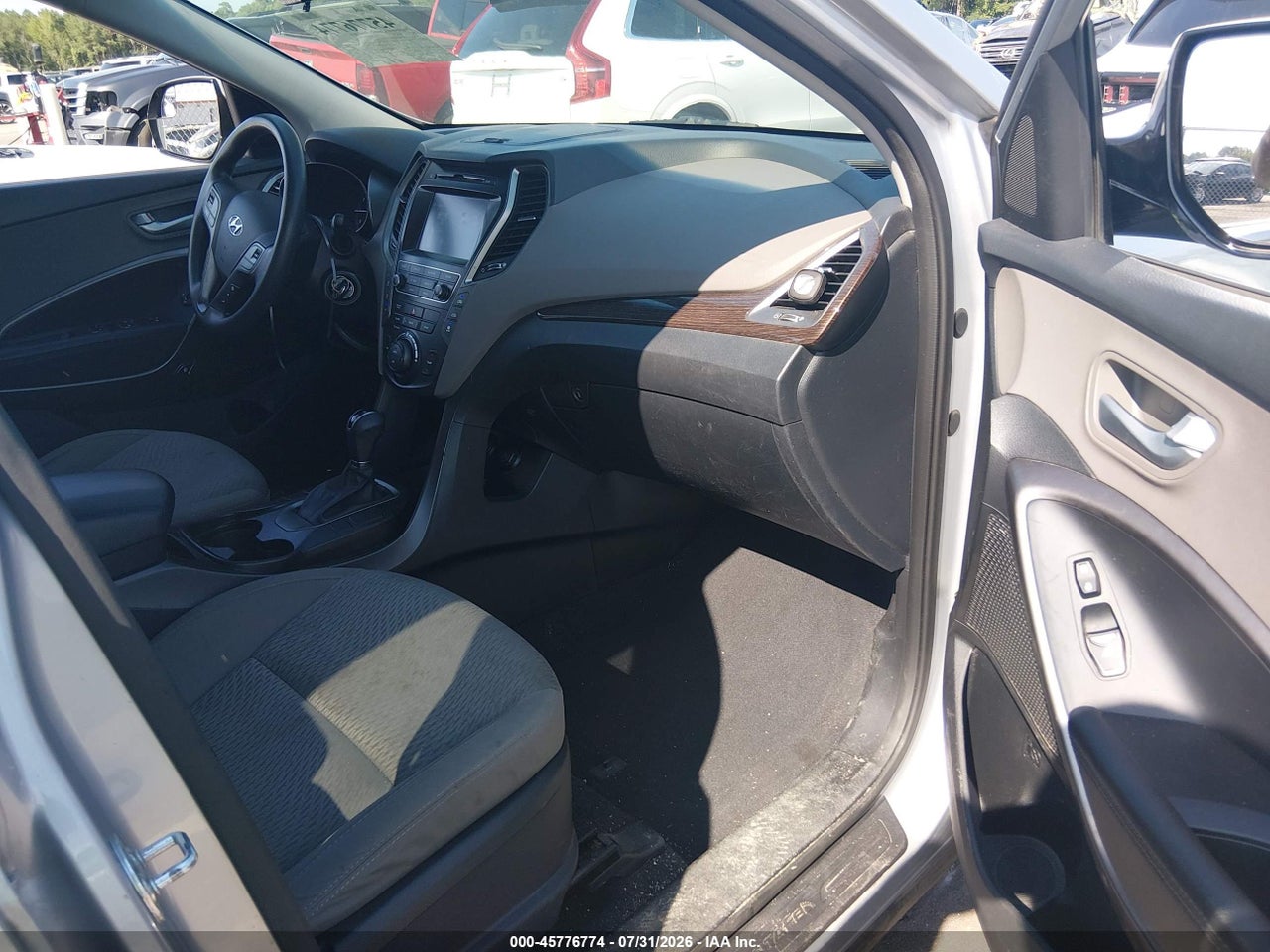 2017 HYUNDAI SANTA FE SE · 5/11