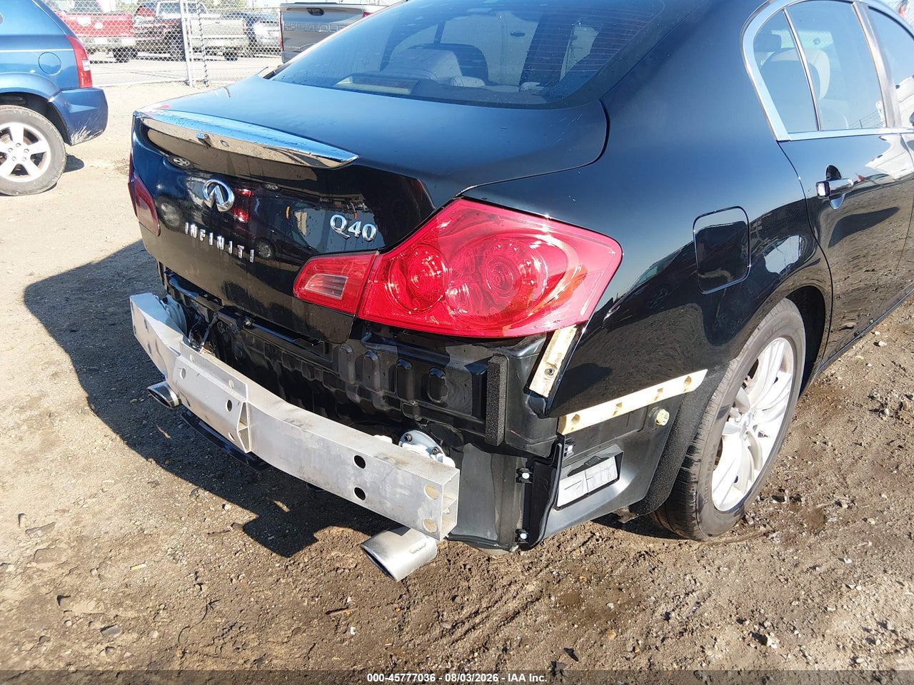2015 INFINITI Q40 · 6/11