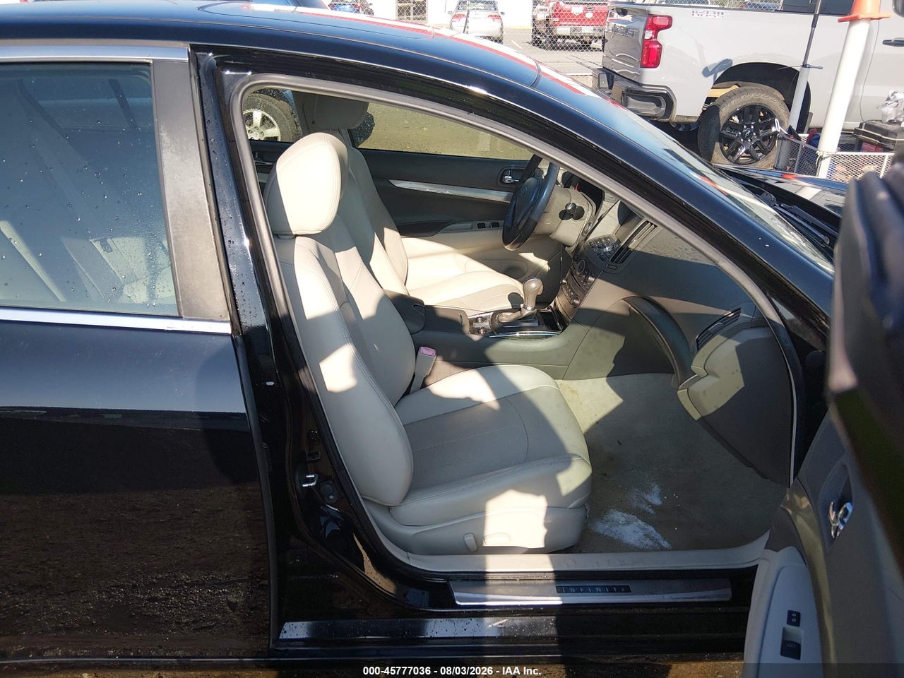 2015 INFINITI Q40 · 5/11