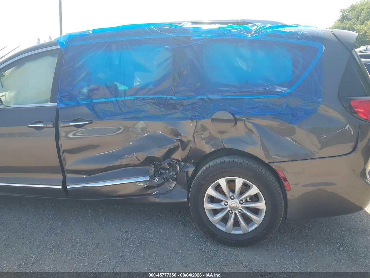 2019 CHRYSLER PACIFICA TOURING L · 6/11