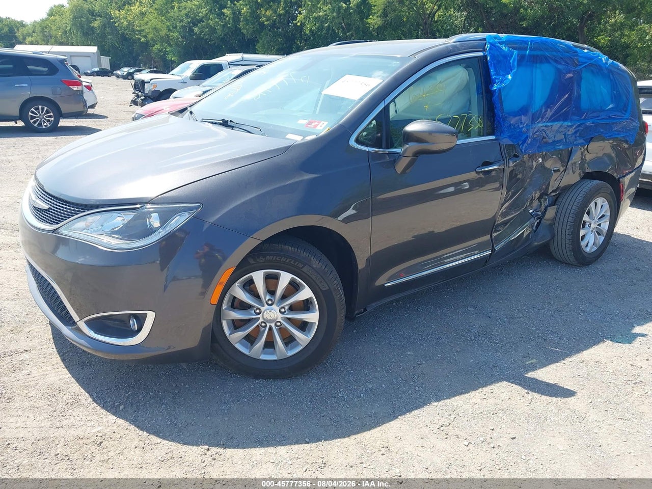 2019 CHRYSLER PACIFICA TOURING L · 2/11